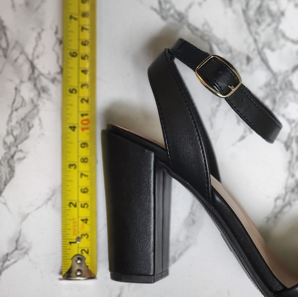 HEELS - Picture 3 of 4